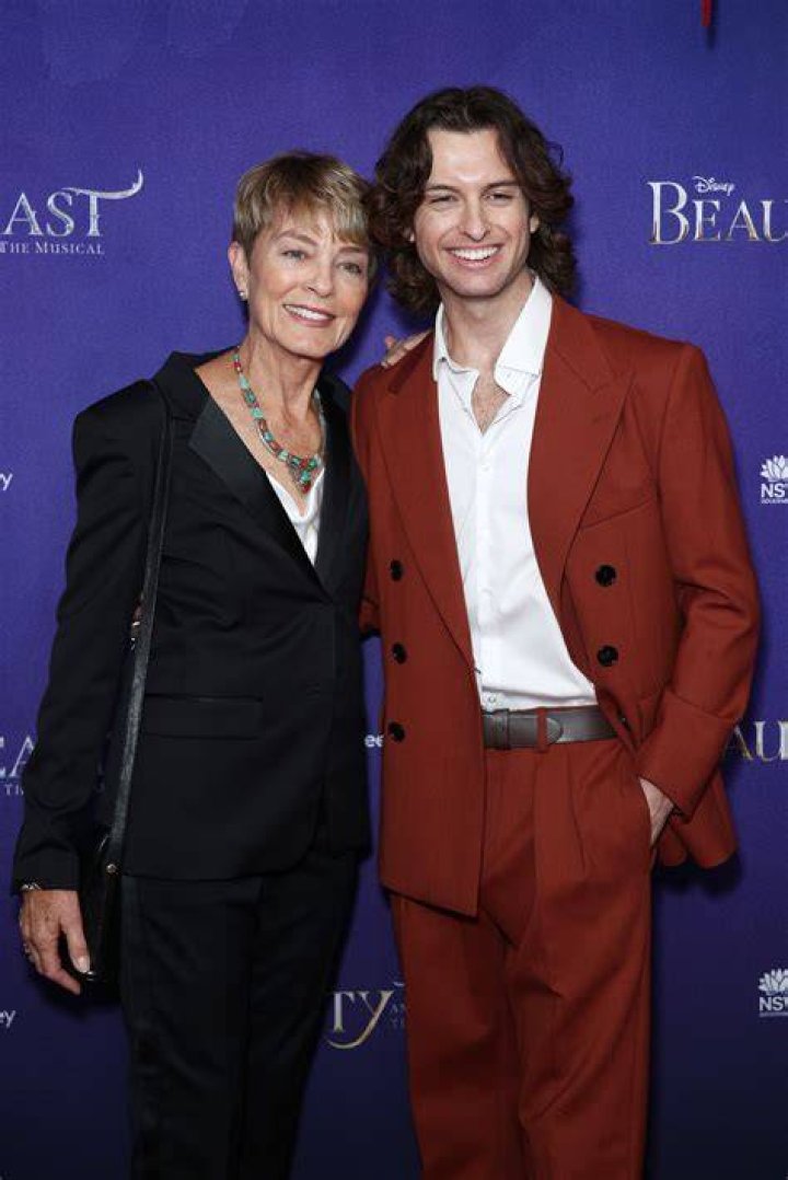 Lachlan Robbie's mother and sister, Sarie Kessler and Margot Robbie, pose during the 2018 Film Independent Spirit Awards on March 3, 2018, in Santa Monica, California | Source: Getty Images
