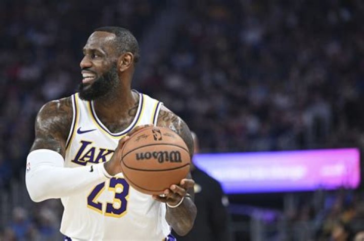 NBA: James outduels Curry as Lakers take double-OT thriller vs. Warriors