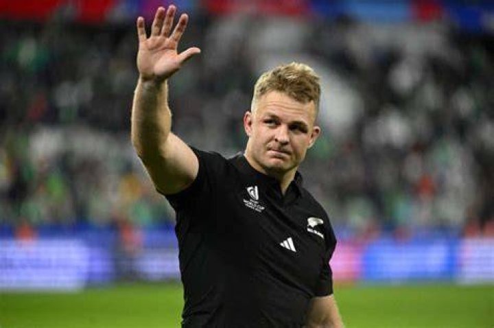 Sam Cane runs into contact against the Springboks.